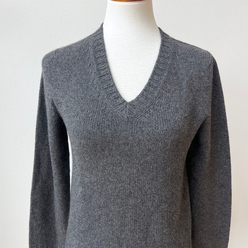 Hermés Womens Gray Cashmere V-Neck Sweater Size S